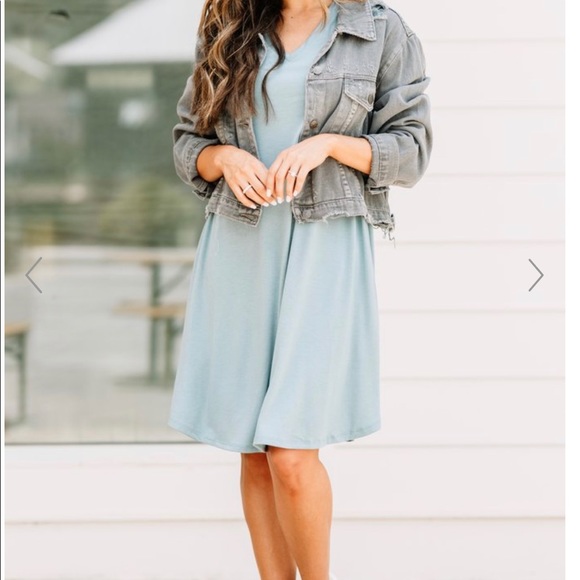 Distressed gray denim jacket Mint Julep Boutique - Picture 2 of 6